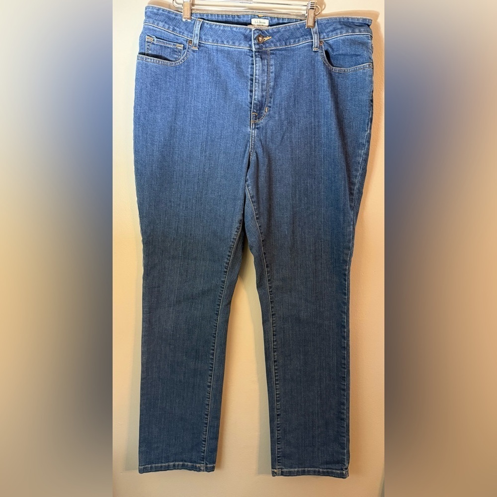 L.L. Bean Women's Favorite Fit Medium Wash Blue Jeans Size 18MT